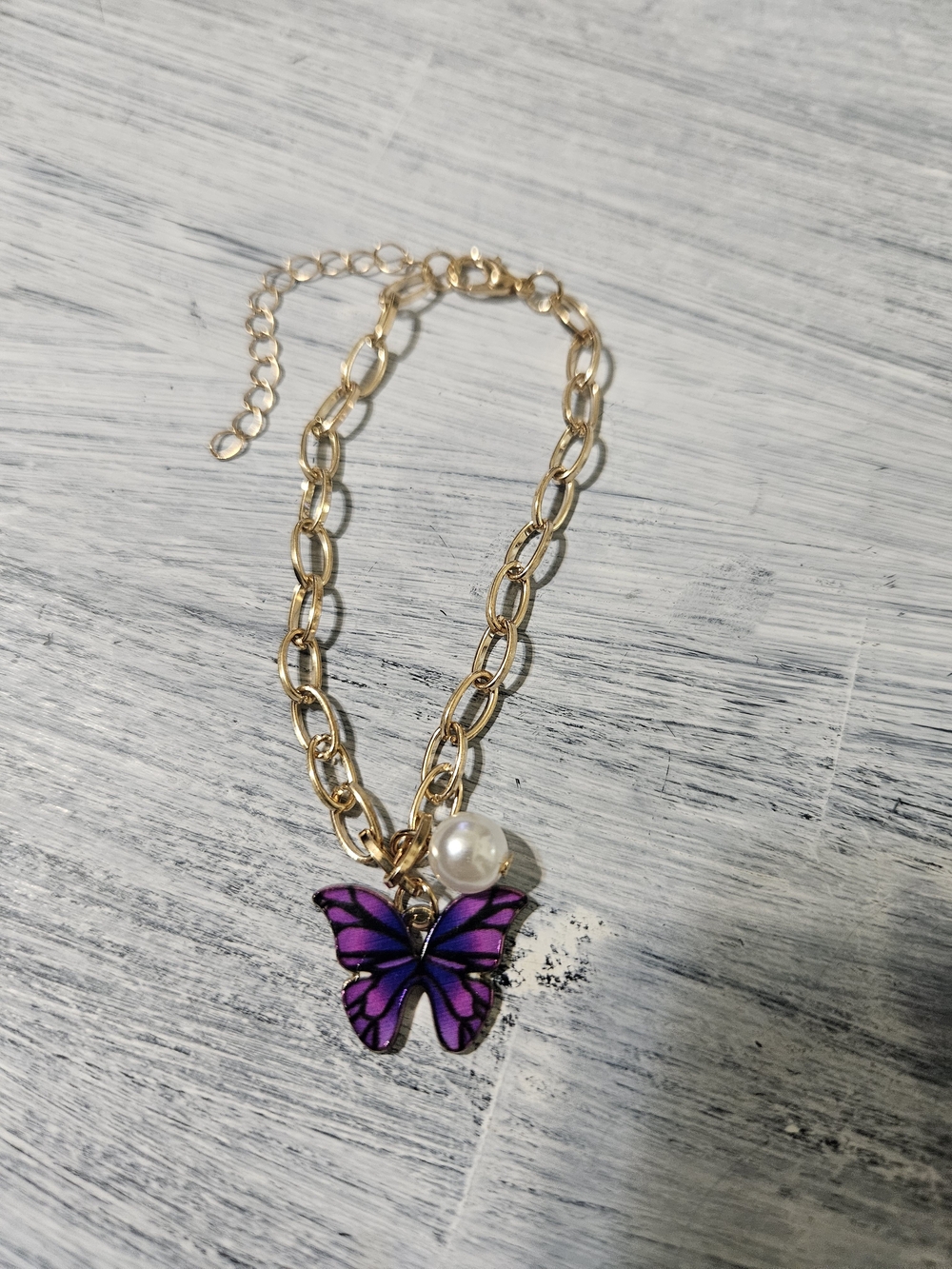 Source Unknown Gold Chain Bracelet with Purple Butterfly and Pearl Charm